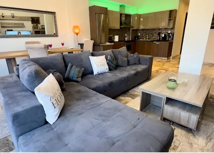 Acropolis Modern Apartments Free Parking,Free Pet Hosting,Netflix